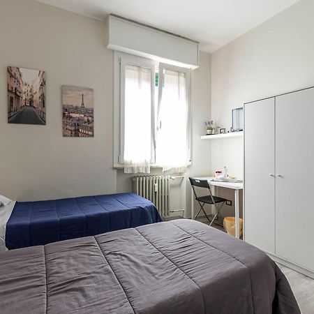 Fare Bnb - Room Del Parco Reggio Emilia Exteriör bild