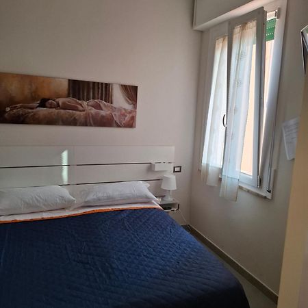 Fare Bnb - Room Del Parco Reggio Emilia Exteriör bild