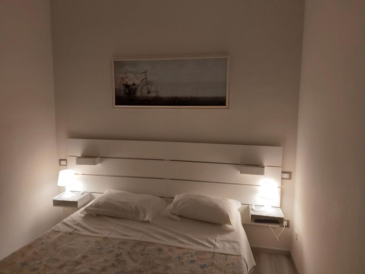 Fare Bnb - Room Del Parco Reggio Emilia Exteriör bild