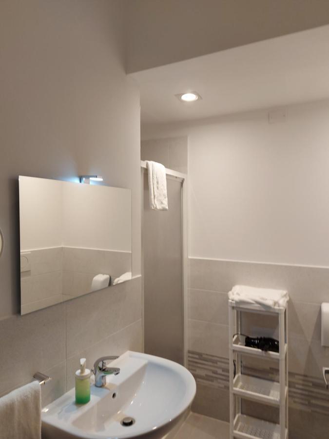 Fare Bnb - Room Del Parco Reggio Emilia Exteriör bild