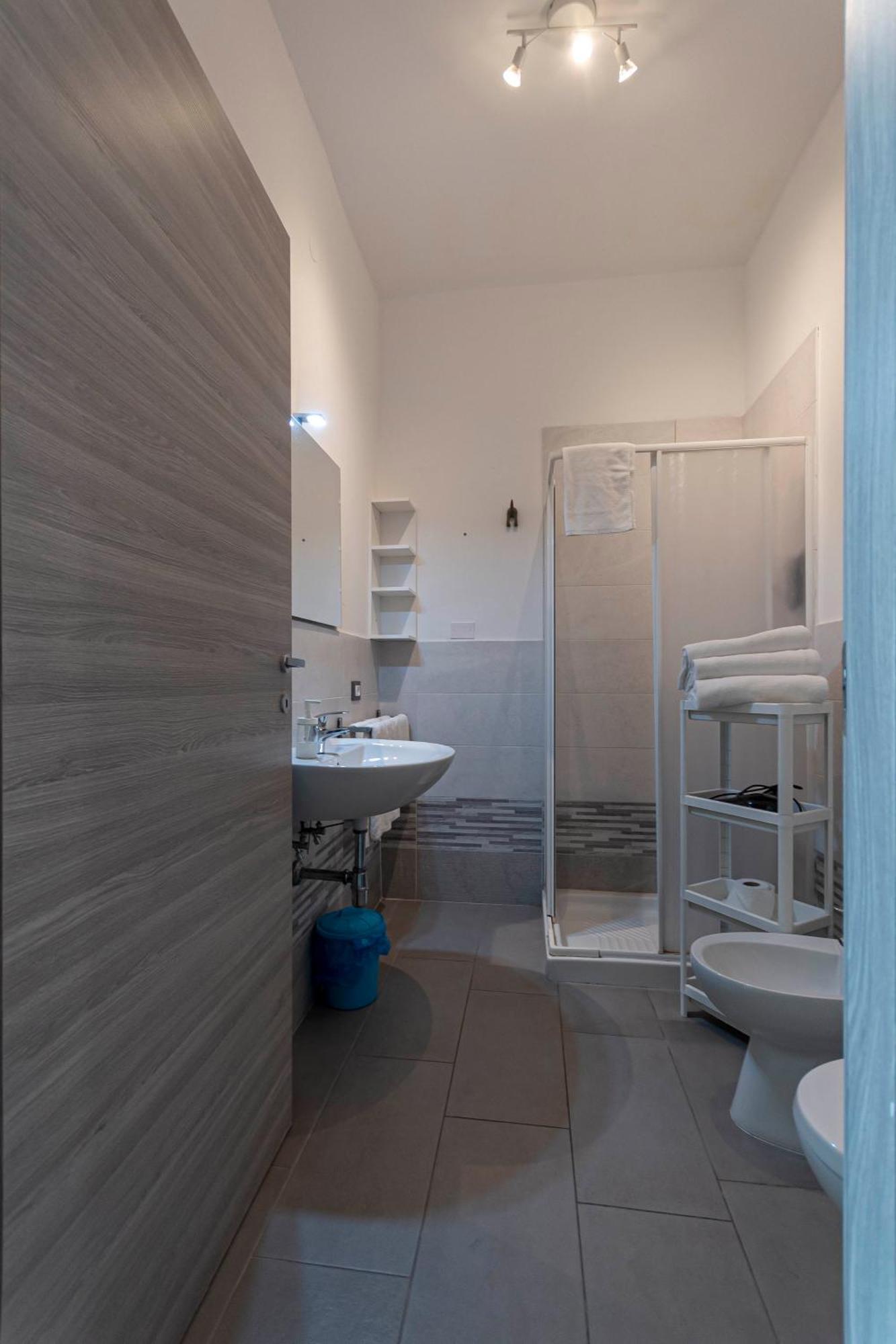 Fare Bnb - Room Del Parco Reggio Emilia Exteriör bild