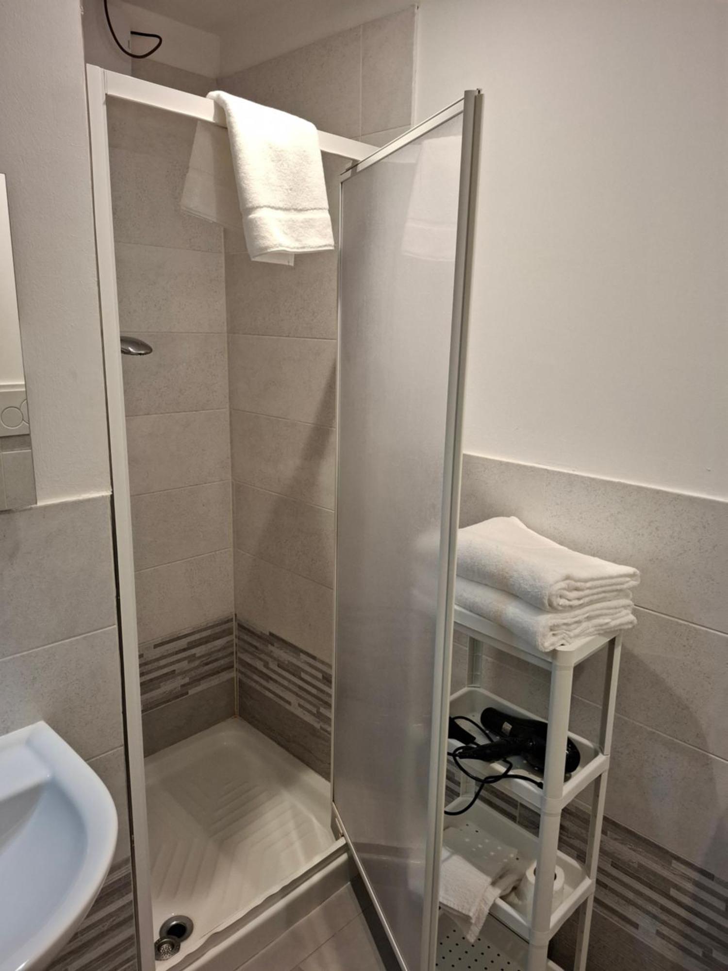 Fare Bnb - Room Del Parco Reggio Emilia Exteriör bild