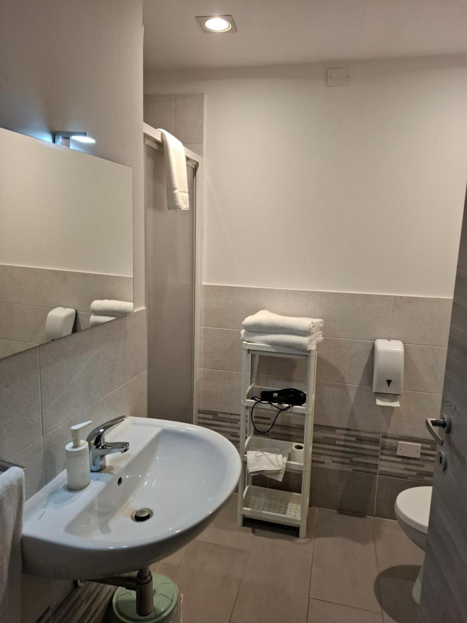 Fare Bnb - Room Del Parco Reggio Emilia Exteriör bild
