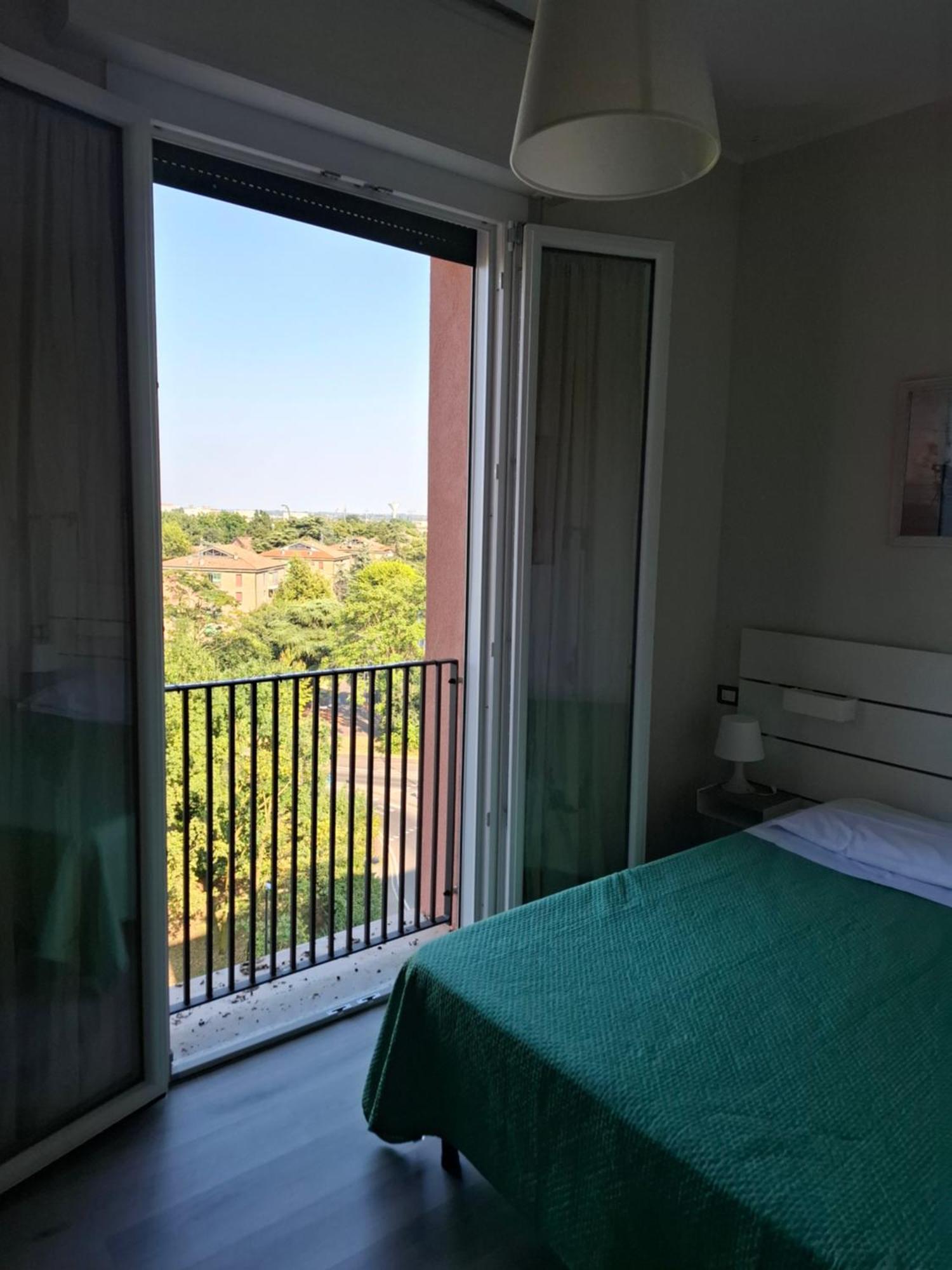 Fare Bnb - Room Del Parco Reggio Emilia Exteriör bild